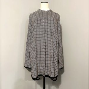 Ann Taylor unique black & cream geometric tunic top size M